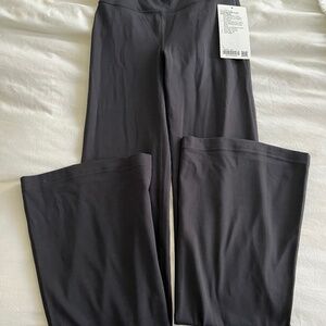 NWT Lululemon Groove Super High Rise Flare Pant